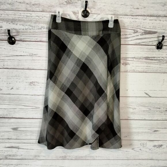 "East 5th" woman's skirt  - Picture 1 of 7